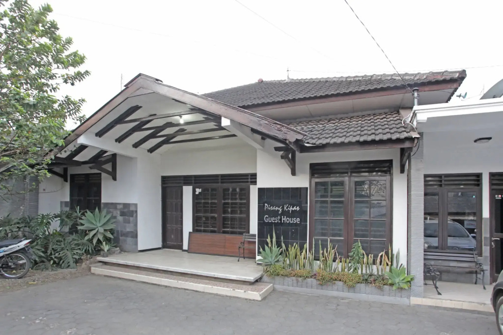 RedDoorz @ Soekarno Hatta 2