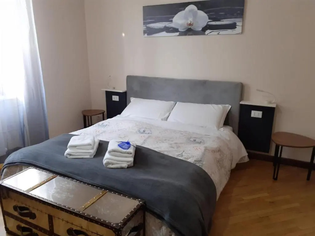 Gira Guest House