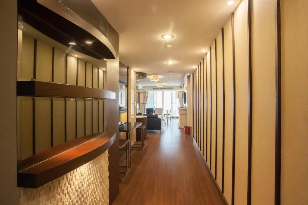 7C - 2 Bedroom Downtown Apartment With Shared Pool