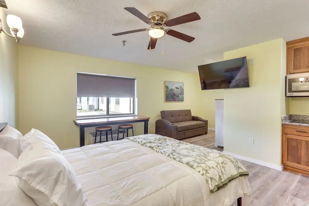 Quiet Oakland City Studio: Walk Downtown!