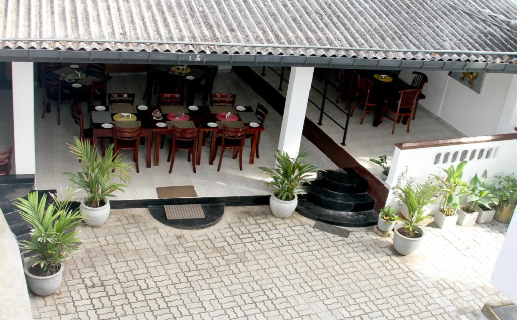Hotel Happy Night & Restaurant