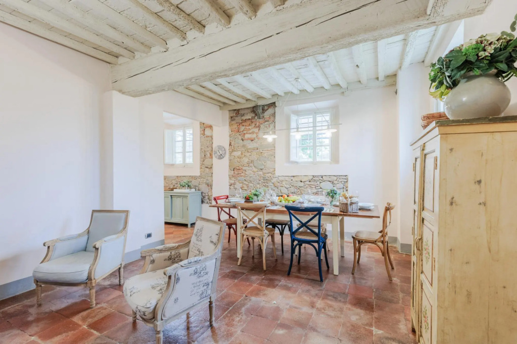 Badia Farmhouse in Badia Cantignano