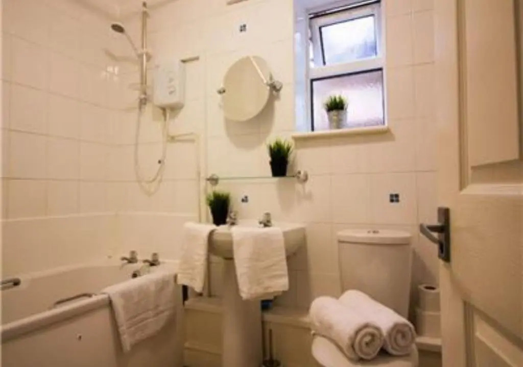 Stayzo Penthouse Accommodation 2- Premier Lodge