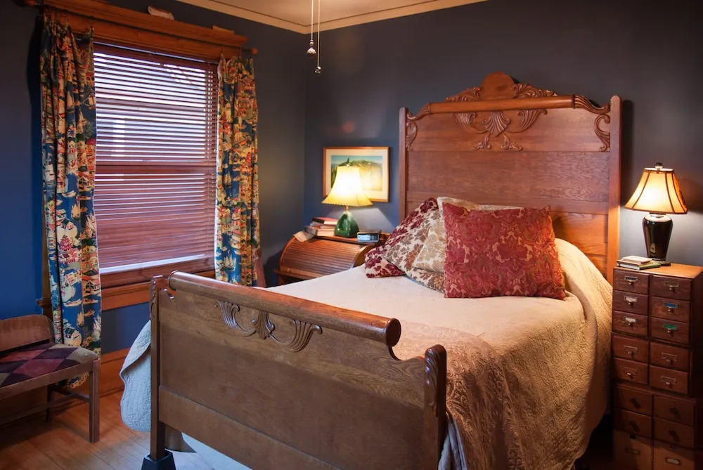 Como Lake Bed and Breakfast.