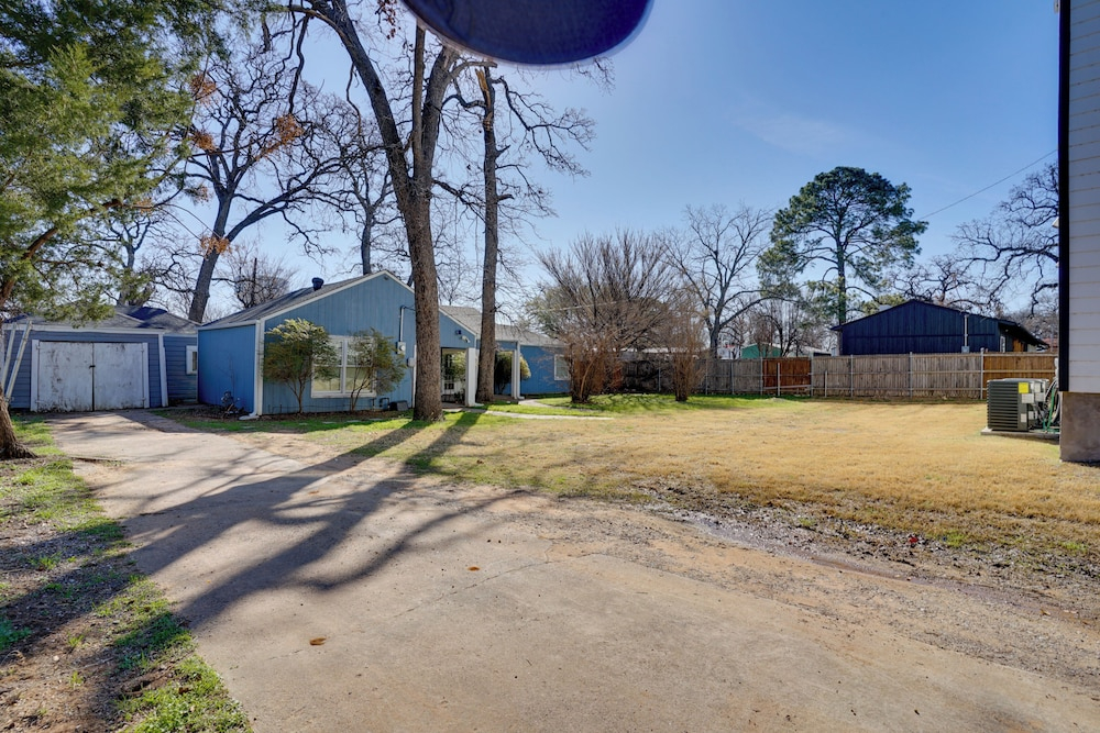 Walk to At&t Stadium: Arlington Home w/ Yard!