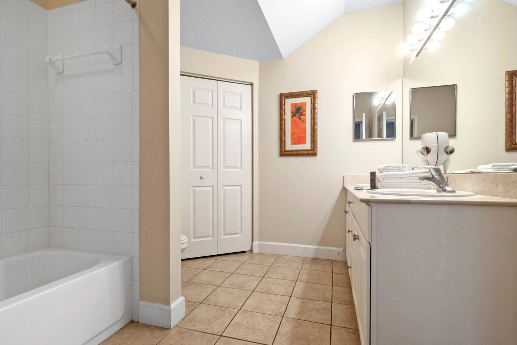 3 Bd 2 Ba Lucaya Village 2-107
