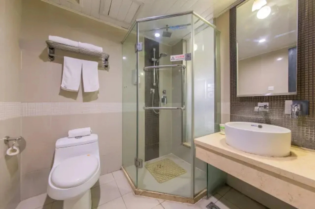 Motel Wuhan Yellow Crane Tower Shouyi Square Fuxing Road Metro Station