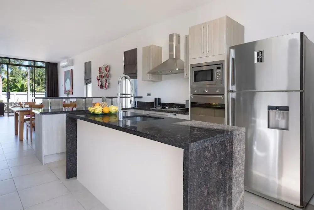 Designer 3BR Pool Access Villa Argent 8