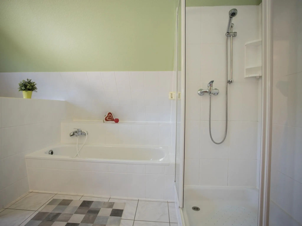 Attractive Holiday Home in Elkeringhausen with Pond