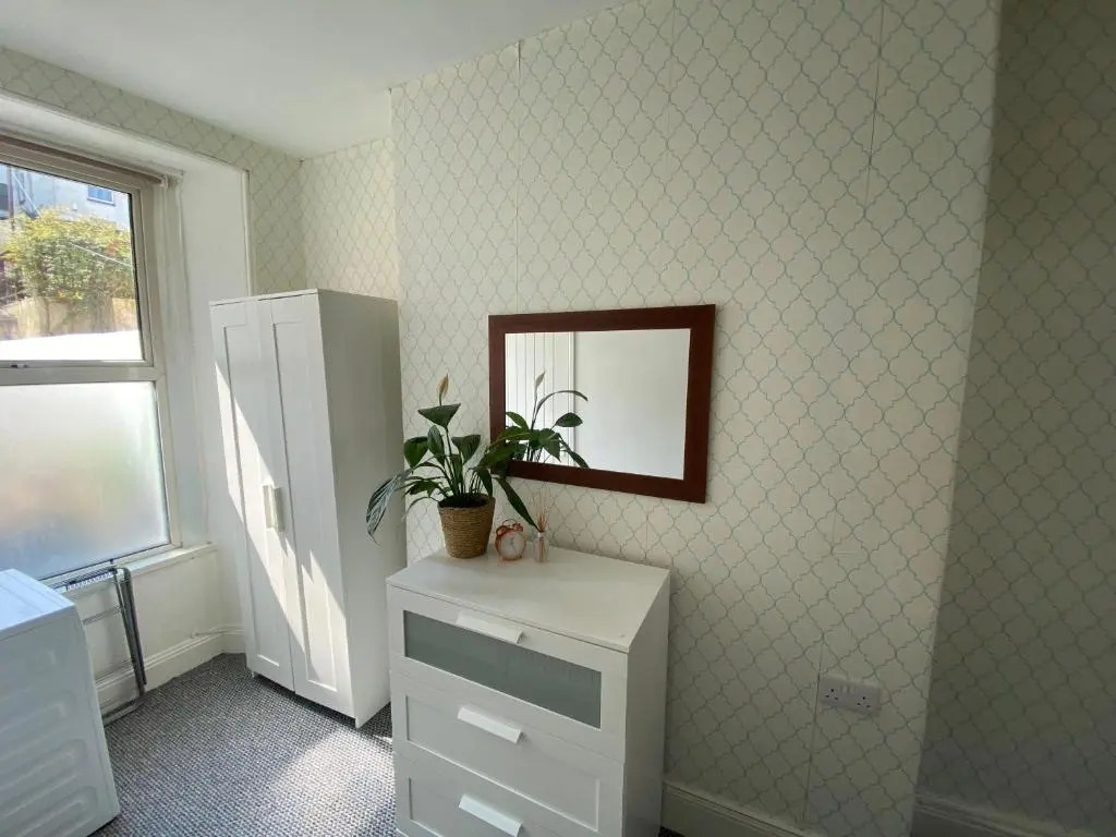 The Walnut Suite Lovely One Bedroom Flat in Stoke.