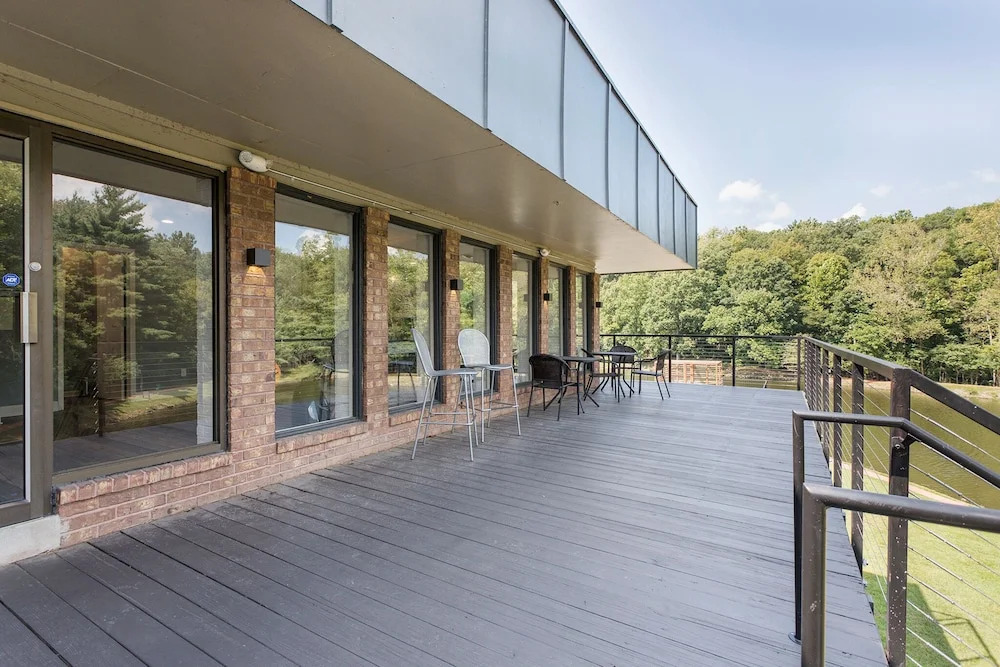Relaxing St. Louis Getaway + Resort Amenities