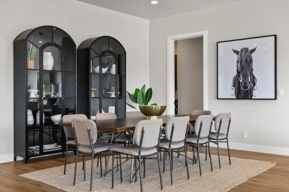 Bunker On The 8th 7 Bedroom Home