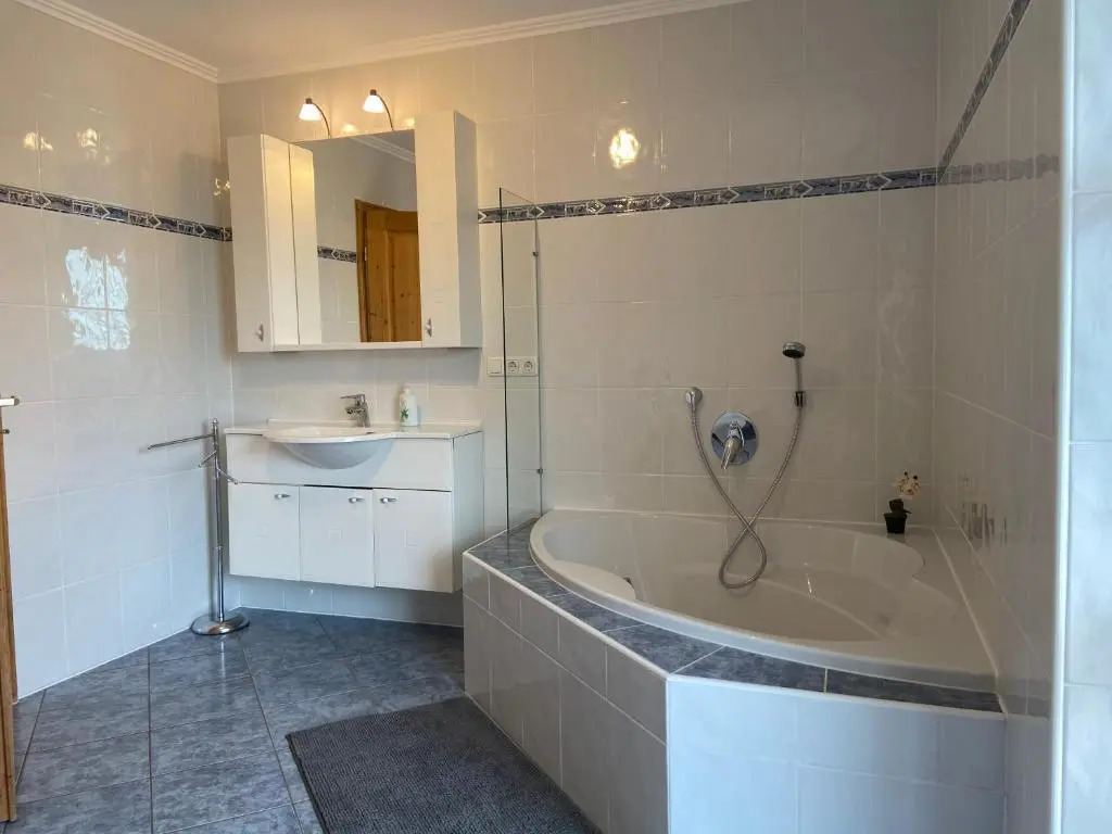 Ferienwohnung Bergblick für bis 13 oder 14 Personen mit 5 Schlafzimmer und 3 Bäder