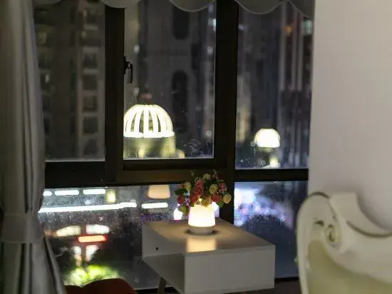 Tranquil and Elegant Apartment (Nanning Exhibition Center Wanxiang Mall)