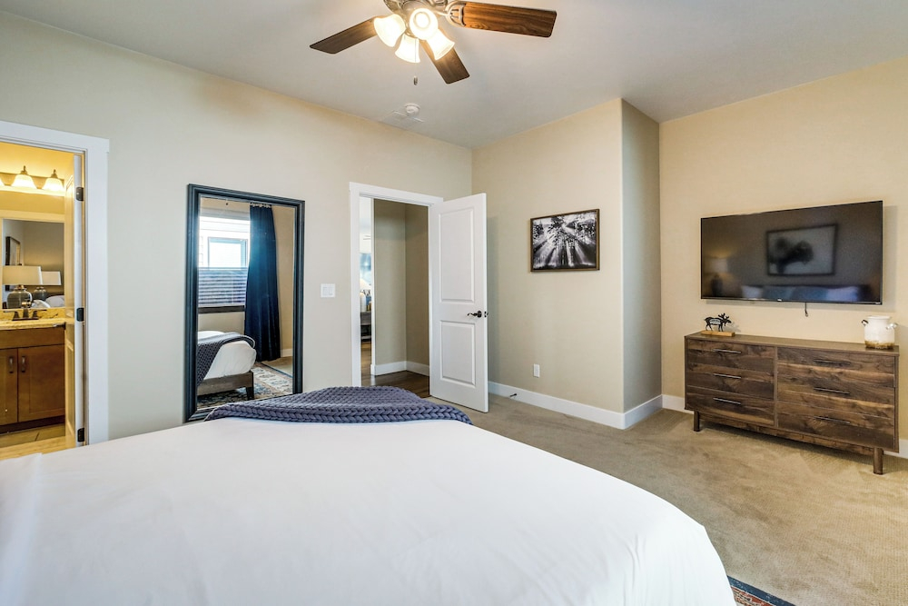 Modern Flagstaff Retreat w/ Fire Pit & EV Charger!