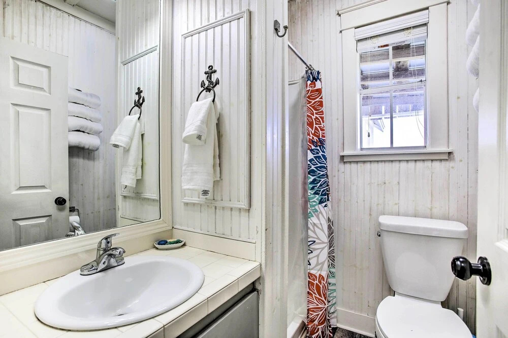 Pet-friendly Surfside Beach Home w/ Deck & Grill