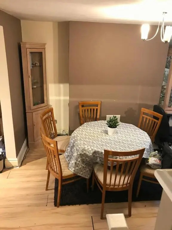 Private King En-Suite bedroom close to MediaCityUK/Old Trafford