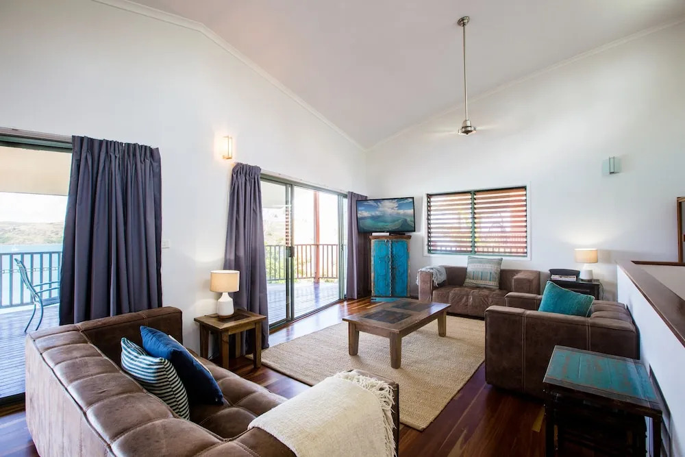 Casuarina Cove 13 on Hamilton Island by HamoRent