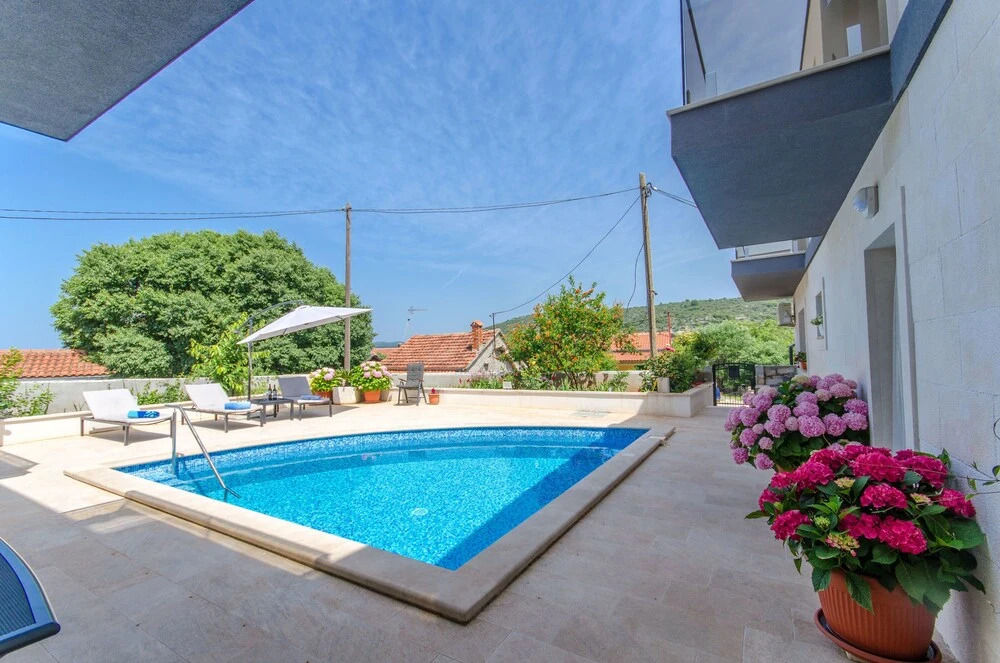 Apartments Villa LA