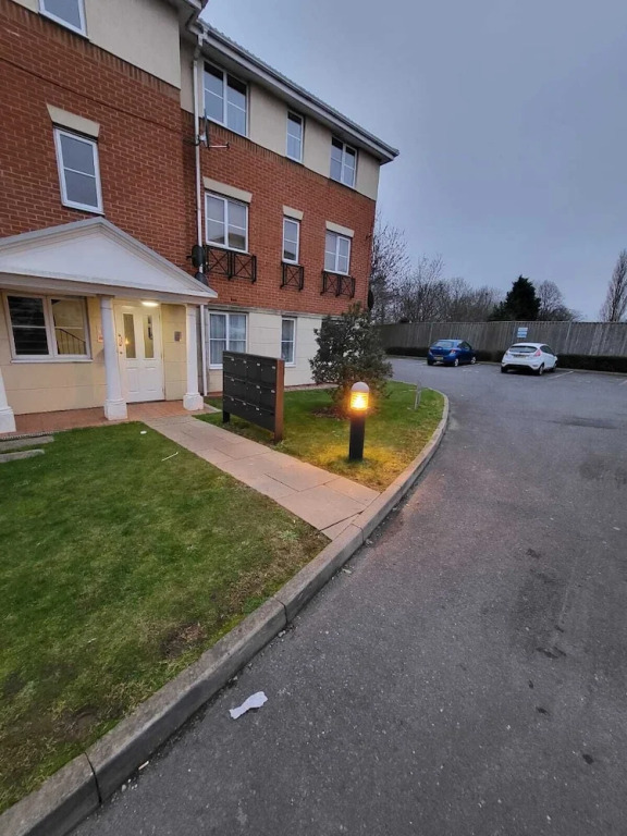 Lovely 2-bed Apartment in West Bromwich