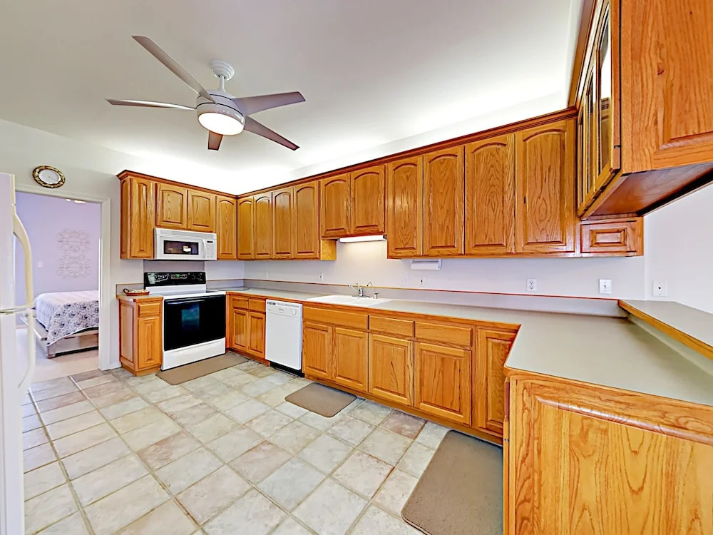 E Acapulco Unit #A - 3 Br Townhouse