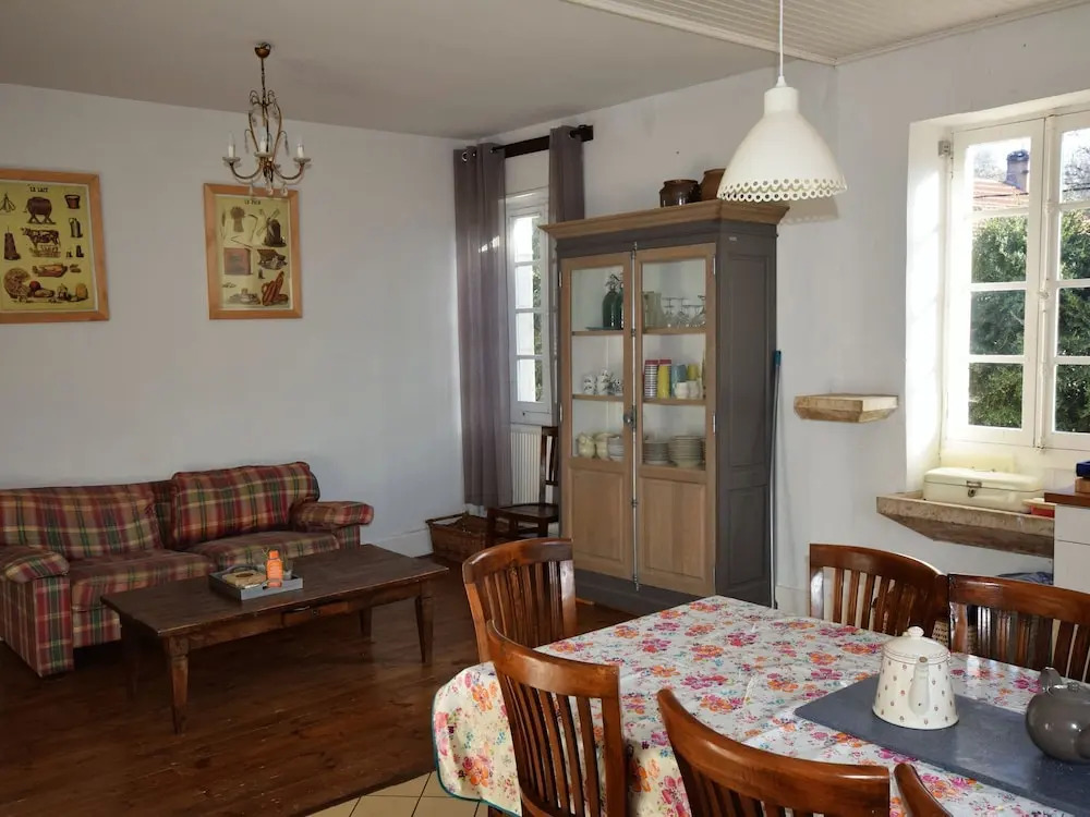 Lovely family home near St Cirq La Popie with private pool.
