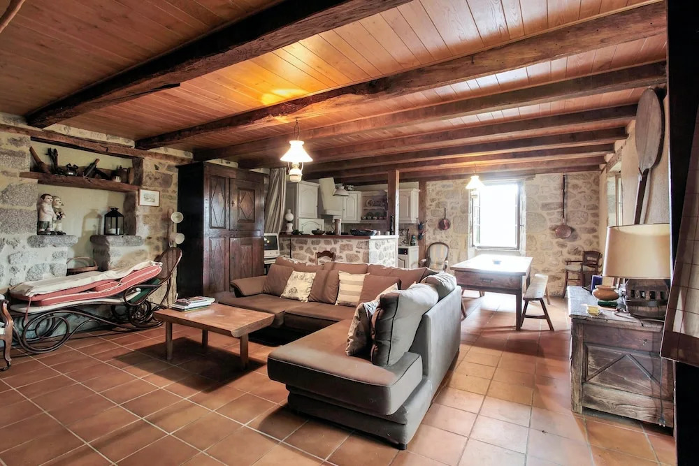 House With 3 Bedrooms in Senezergues, With Wonderful Mountain View, Fu