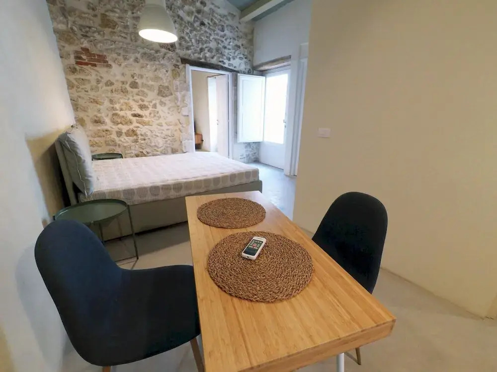 Sr-i754-giude36a1 - Ares Vintage Apartment