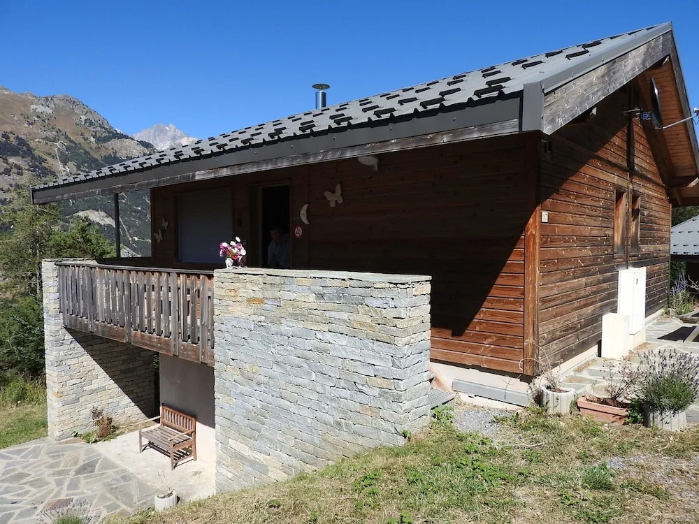 Spacious and Functional Chalet Located Close to the ski Lifts