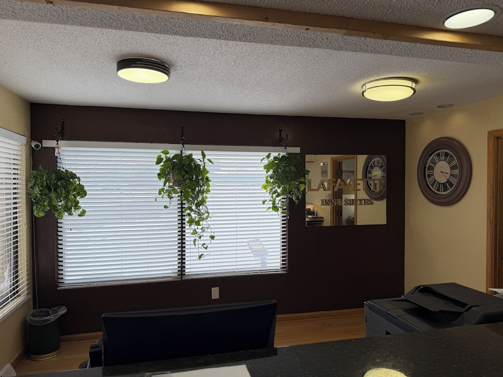 Lafayette Inn & Suites
