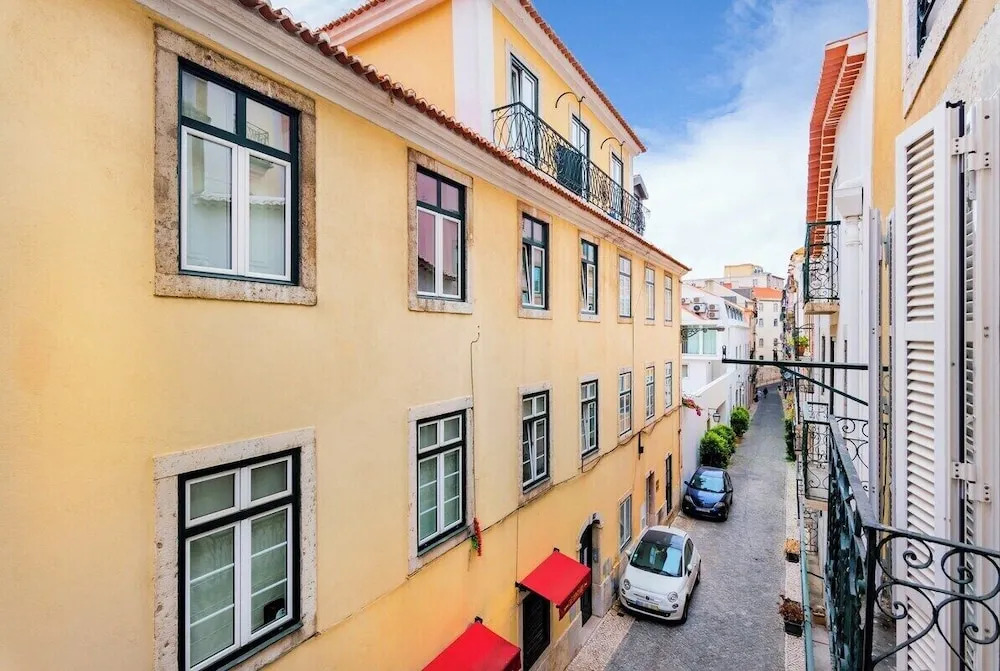 2BR at Chiado Historical Heart of Lisbon