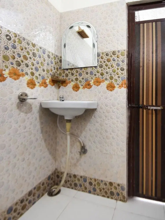 OYO 13347 Home Studios Kasauli
