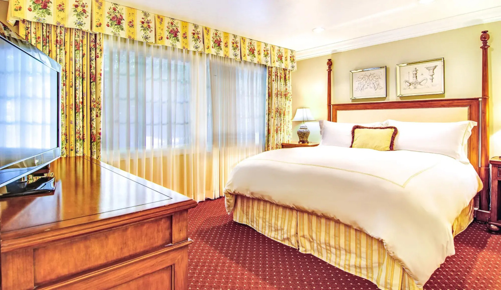 Wayside Inn
