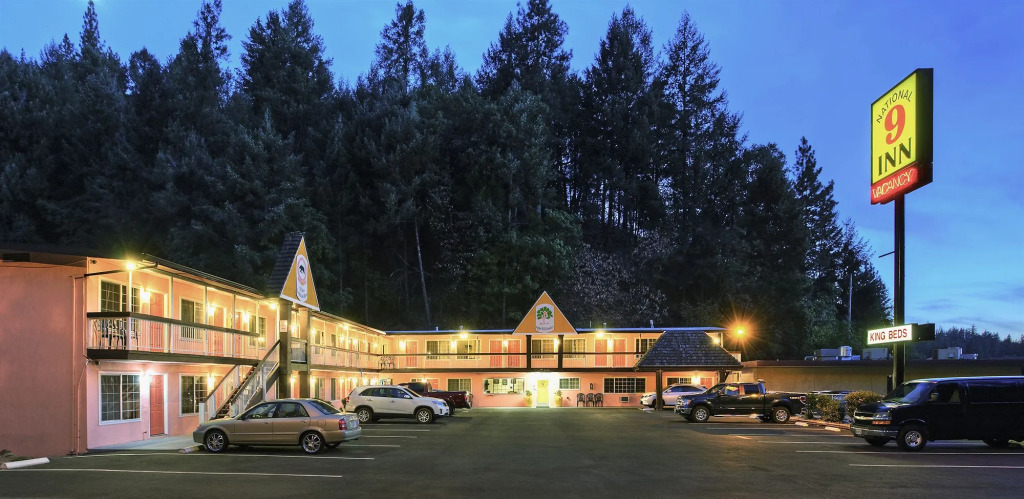 National 9 Inn - Placerville