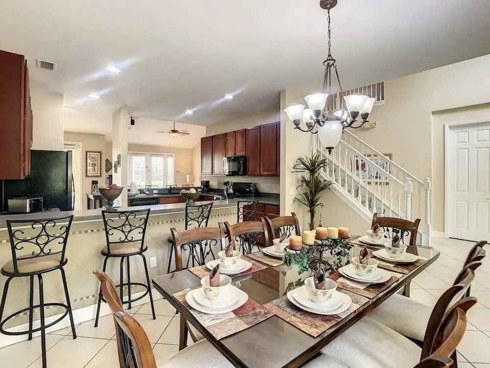Fantastic 7 Bed 6 Bath In Prestigious Gated Comm. 7 Bedroom Villa by Redawning