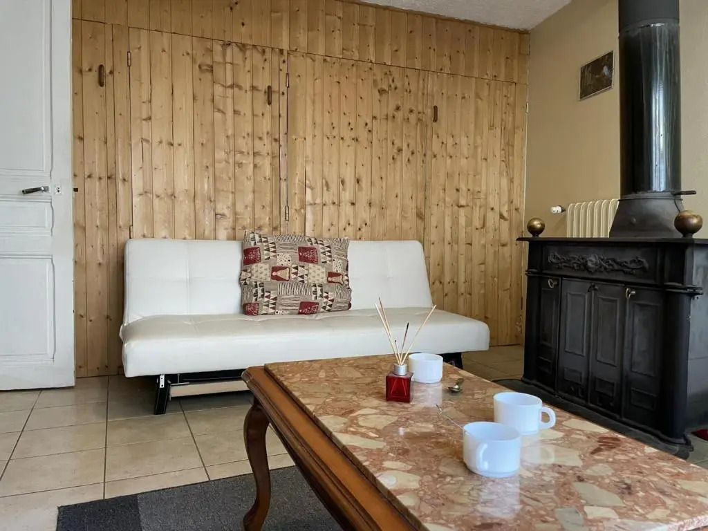 Maison de charme à Arfeuilles pour randonnées - FR-1-489-52