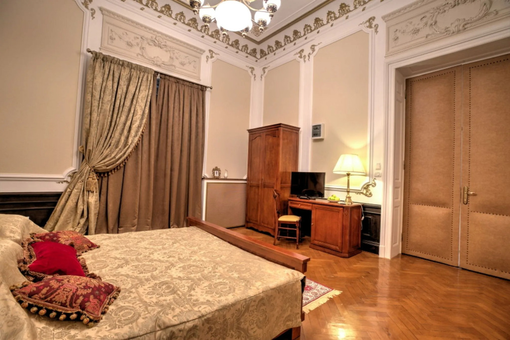 Grand Boutique Hotel