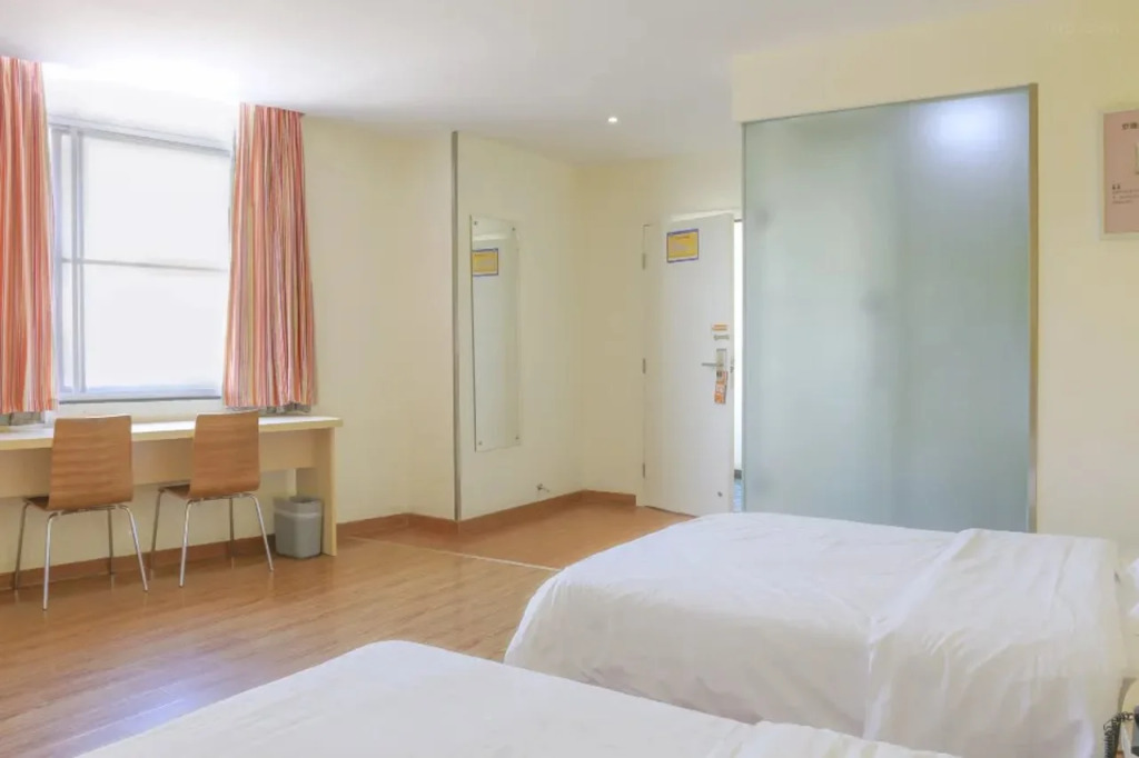 7Days Inn Chain Hotel (Guangzhou Beijing Road Gongyuanqian Subway Station)