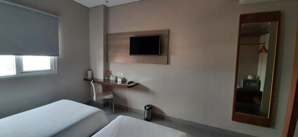 Lynn Hotel Serang