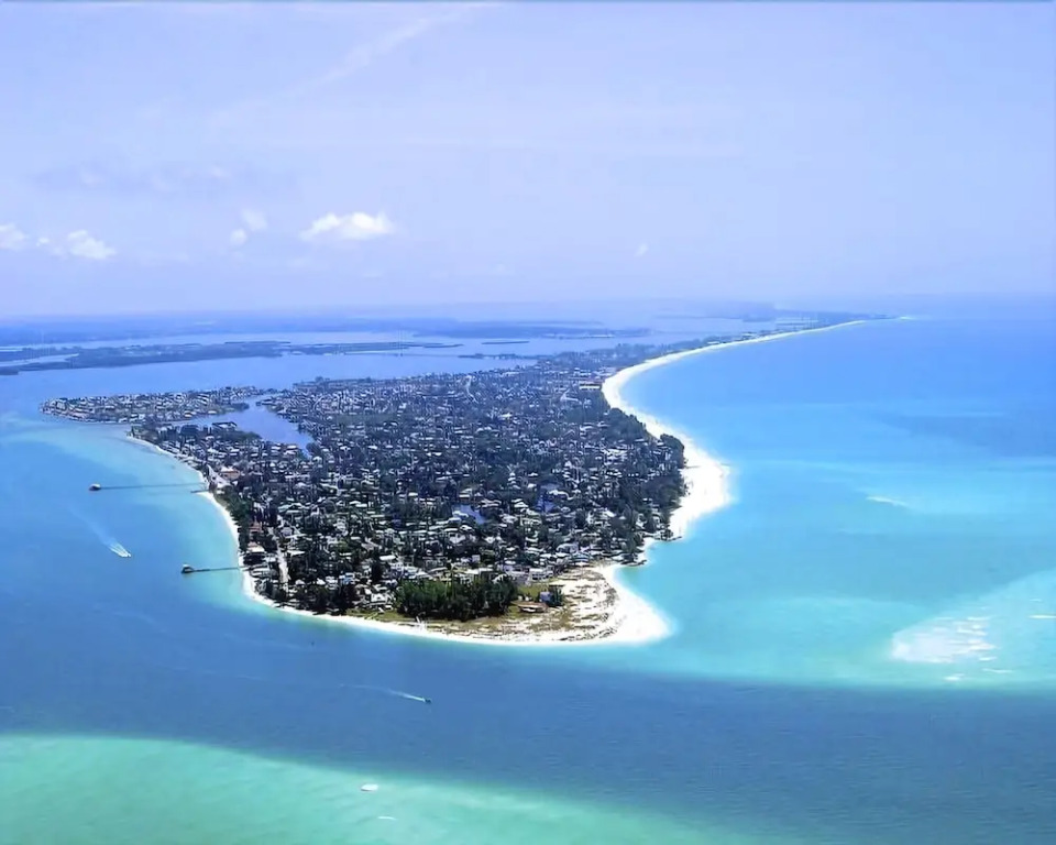 The Anna Maria Island Beach Paradise 10 - Studio condo by RedAwning