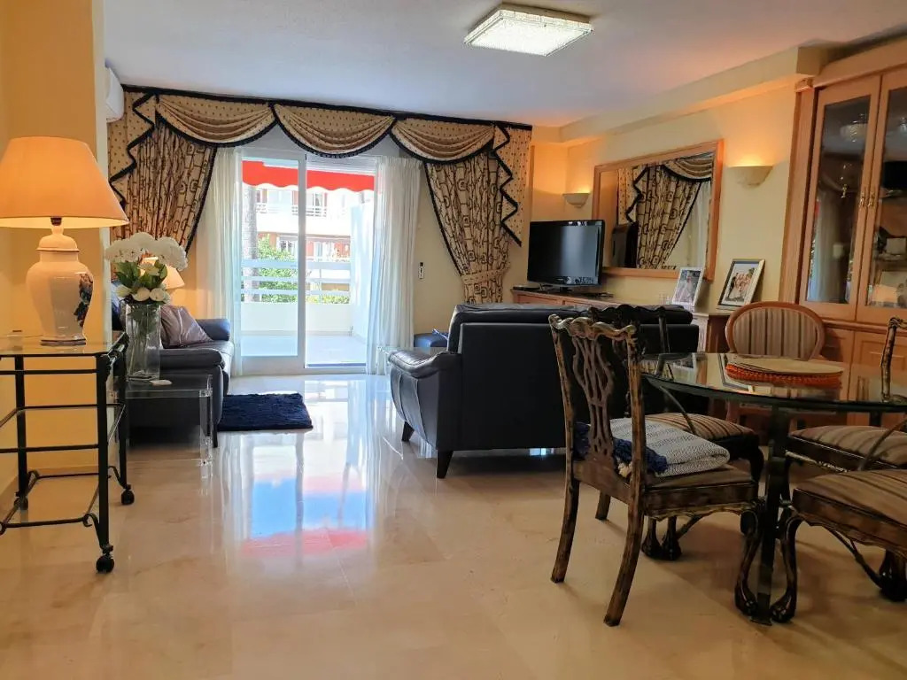 Spacious 3 Bedroom 2nd Line Beach Apartment Marbella Center