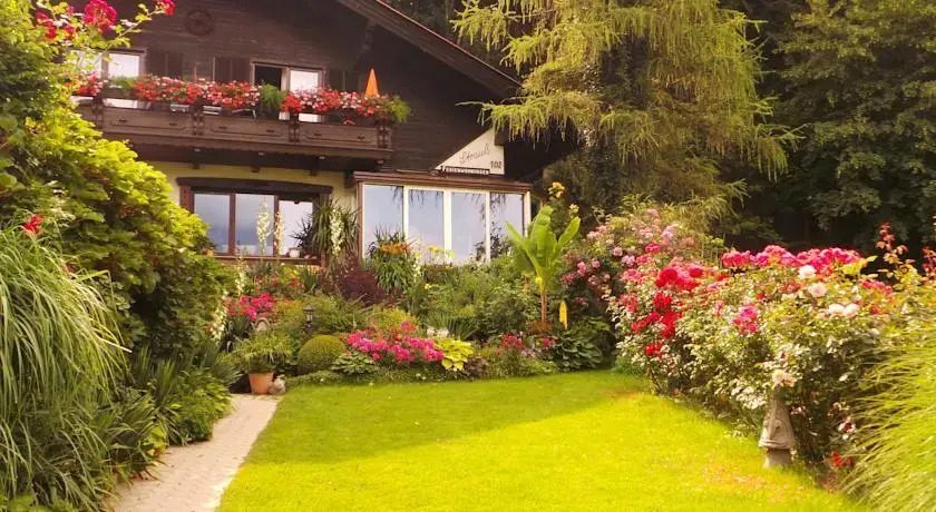 Blumenpension Strauss - Ferienwohnungen
