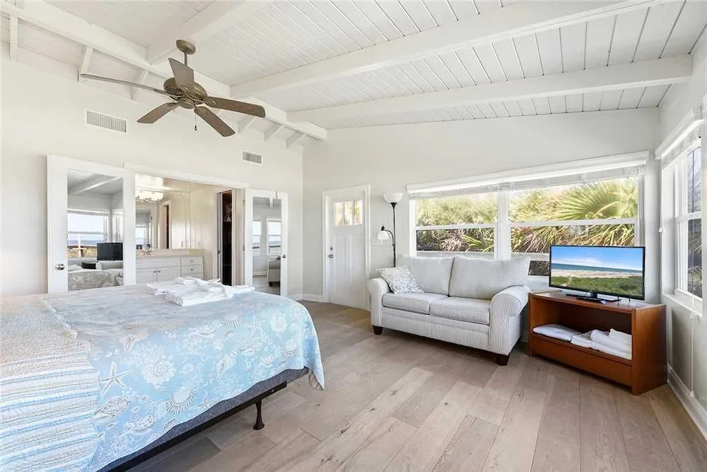 Coastal Charm, 2 Bedrooms, Ocean Front, Sleeps 6