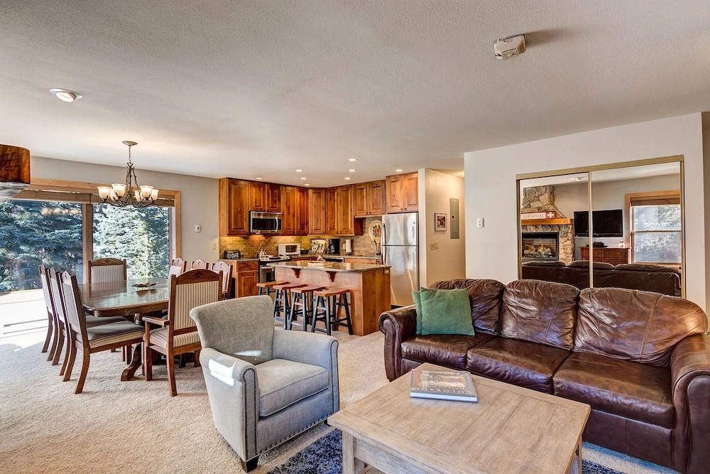 #1715 Tannenbaum II - Right on the River, Super Close to Quicksilver Lift and Walk to Main! 2 Bed, 3 Bath, Perfect Condo for Ski or Summer Getaway!