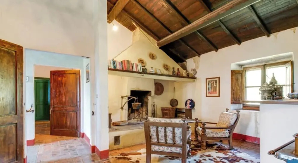 Exclusive Apartment With Fireplace
