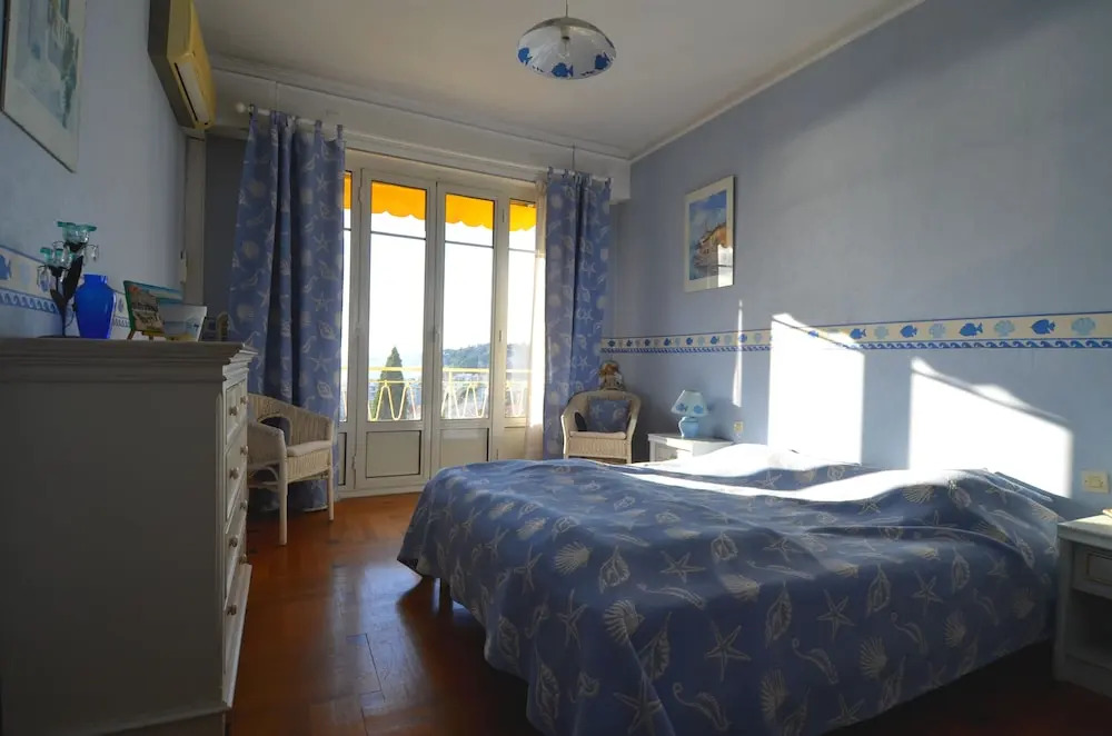 Period apartment 5 persons with Sea View and Parking in Port of Nice