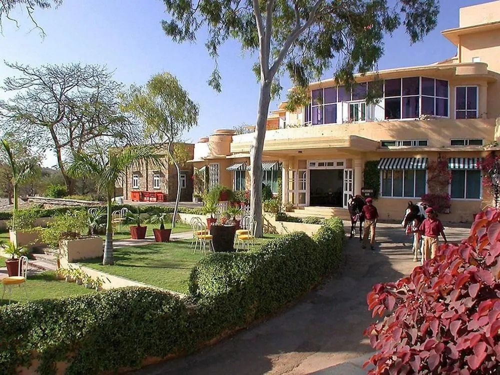 Shikarbadi Hotel