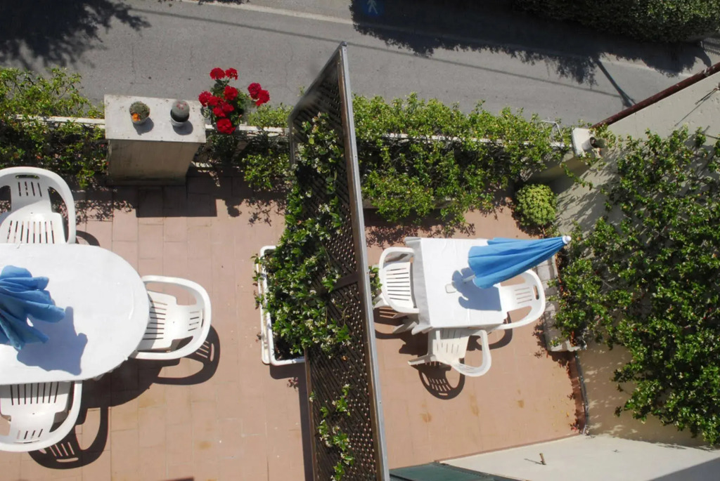 La Pergola Private Parking