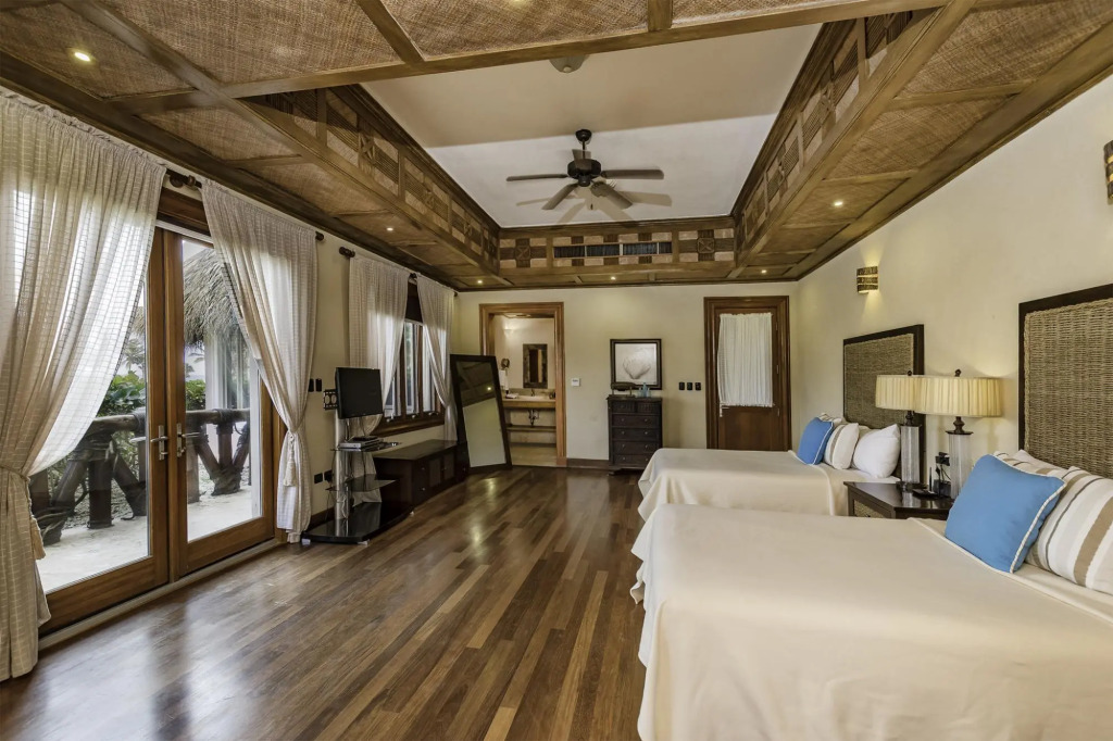Spectacular 7.500 sq. ft. villa in Cap Cana for rent – Access to Eden Roc Beach Club, pool, chef, butler, maid
