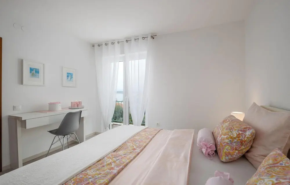 Amazing Home in Dramalj With Wifi and 3 Bedrooms